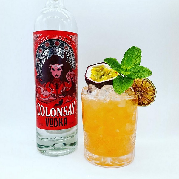 Colonsay_Vodka_East_8_Hold_Up_01